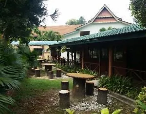 https://country-resort.hotelsinmalacca.net
